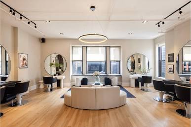 What Makes a Luxury NYC Hair Salon Worth Visiting? 1 An elite NYC salon space provides a tranquil, architectural escape from the bustling city streets., AI generated